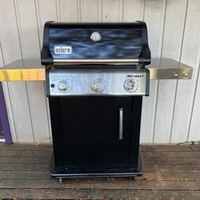 Weber Spirit Natural Gas Line Grill and Cover in New Condition