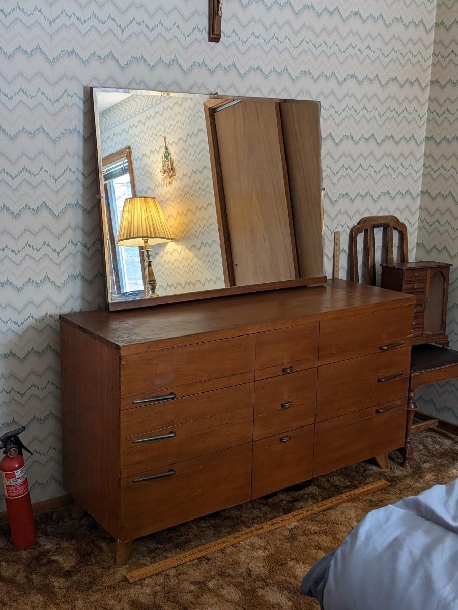 Classic Kroehler Furniture Dresser with Mirror