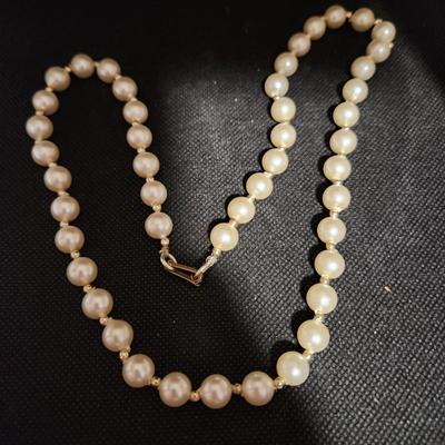 Womens pearl necklace