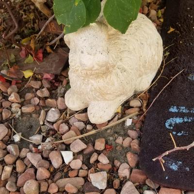 GARDEN CONCRETE BUNNY