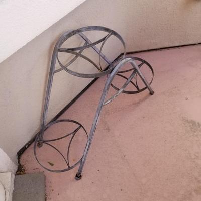 Vintage metal plant stand 3 pot
