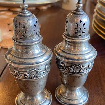 (pair) Gorham Strasbourg Silver Salt & Pepper this is a rare vintage pair, dating to 1940. D: 5