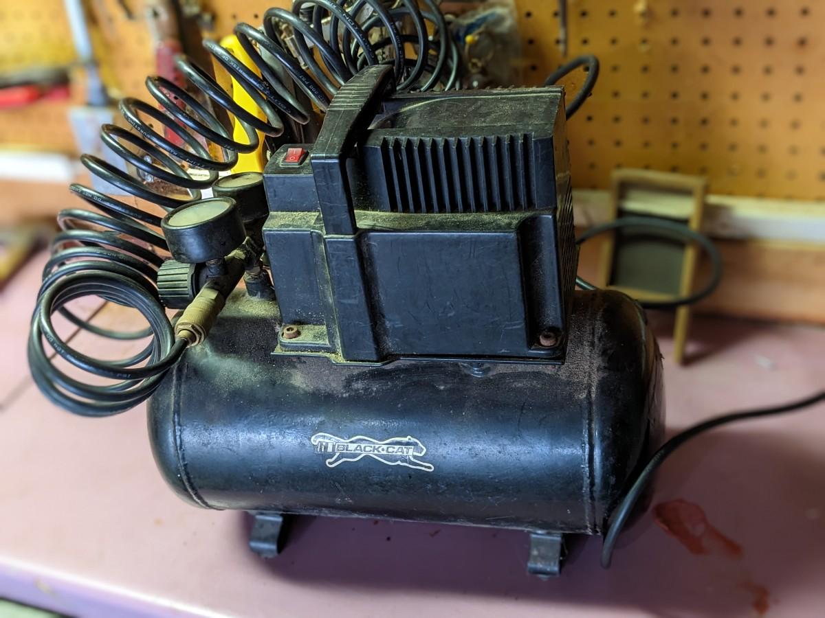 2 Gallon Black Cat Portable Air Compressor. Model BC 2502