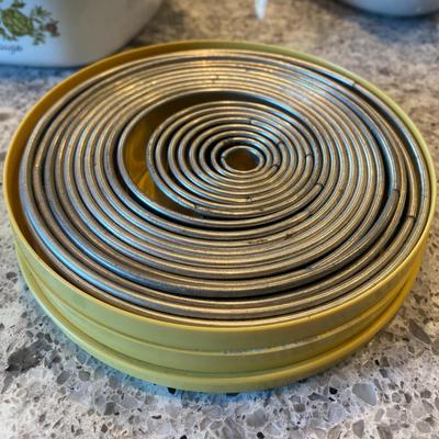 German made steel ring cutter set (missing one).1.