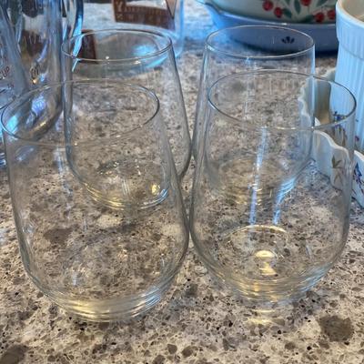 4 tumbler wine glasses.