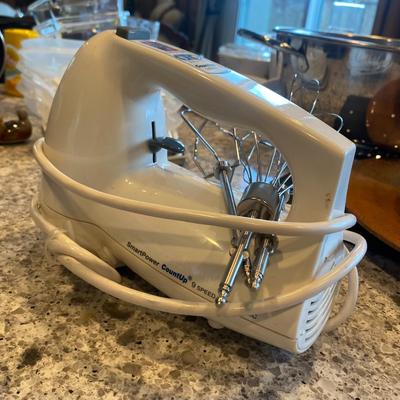 hand held electric mixer.