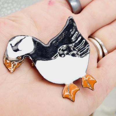 HAND PAINTED PUFFIN METAL BROOCH / PIN