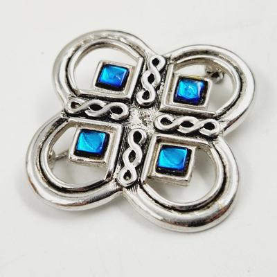 SCOTTISH SYMBOL SILVER TONED BROOCH
