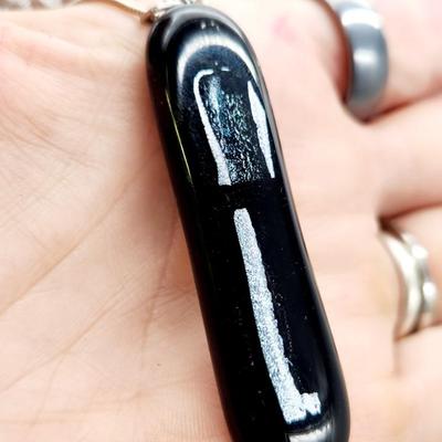 .925 SILVER CHAIN WITH HAND CRAFTER ARTIST GLASS PENDANT