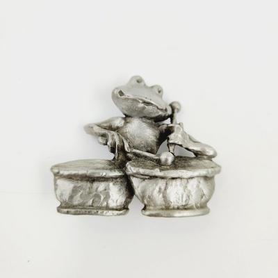 PEWTER JJ BRAND FROG BROOCH / PIN