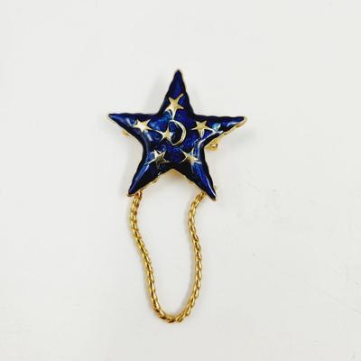 CUTE GOLD TONED STAR BROOCH