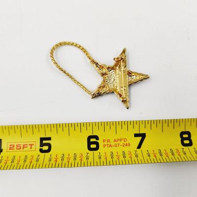 CUTE GOLD TONED STAR BROOCH