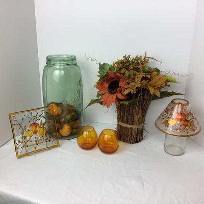 Lot # 1004. Fall Decor