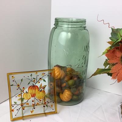 Lot # 1004. Fall Decor