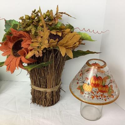 Lot # 1004. Fall Decor