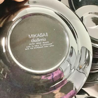 1015 Mikasa Galleria Calla Lilly on Black/Opus 54 pcs