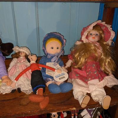 Lot of Dolls, Bench
