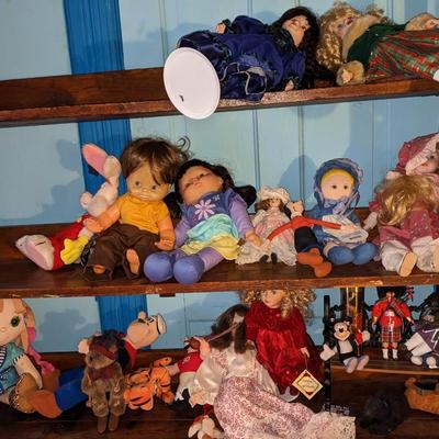 Lot of Dolls, Bench