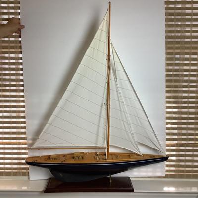 1185 Dark Green Sailboat Model