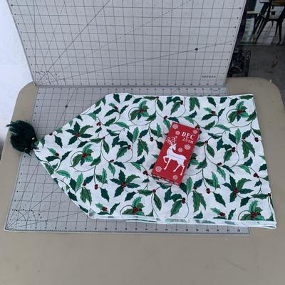 #36 Christmas Table Runner and Gift Box