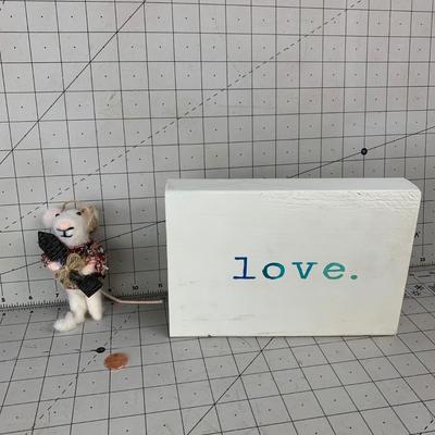 #144 Mouse and Love Sign