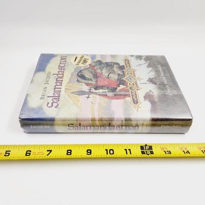 AUTOGRAPHED BRIAN JACQUES - SALAMANDASTRON HARDBACK BOOK