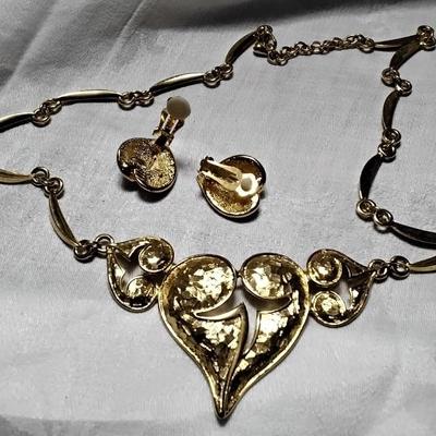 Gorgeous Gold Tone Heart Necklace and Earrings NEW