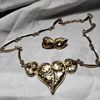 Gorgeous Gold Tone Heart Necklace and Earrings NEW