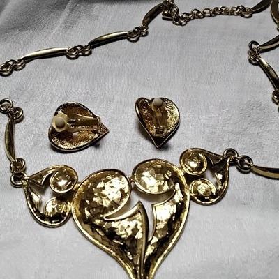Gorgeous Gold Tone Heart Necklace and Earrings NEW