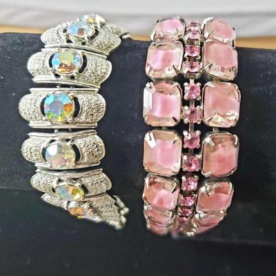 2 Bracelets