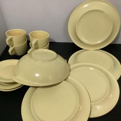 Vintage MCM BOONTON WARE Dishes/Winged divider bowl/coffee cups (Yellow color)