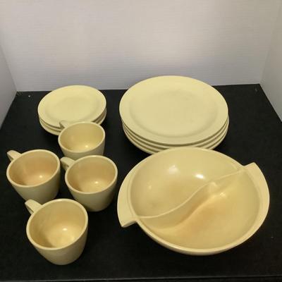 Vintage MCM BOONTON WARE Dishes/Winged divider bowl/coffee cups (Yellow color)