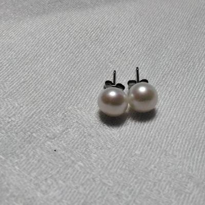 7.5 mm White Pearl Earrings