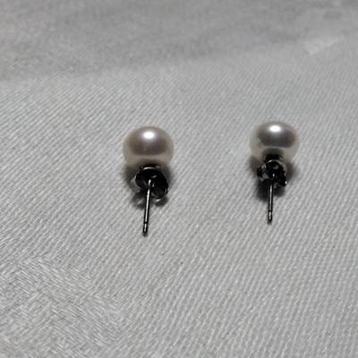 7.5 mm White Pearl Earrings
