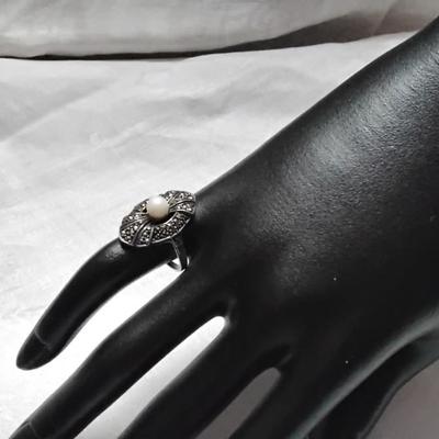 Vintage Marcasite and Pearl 925 Ring Size 5.5