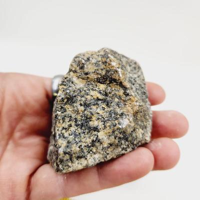 BUNDLE OF A VARIETY OF COLLECTABLE ROCKS