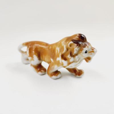 VINTAGE PORCELAIN LION - MADE IN JAPAN