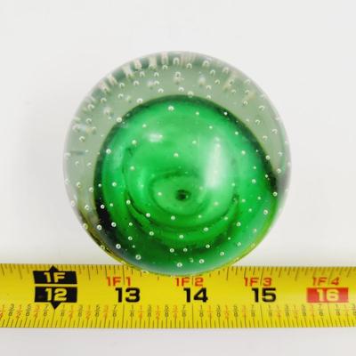 BEAUTIFUL VINTAGE BUBBLE ART GLASS PAPERWEIGHT WITH GREEN TONES