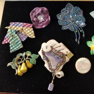 Brooch Variety