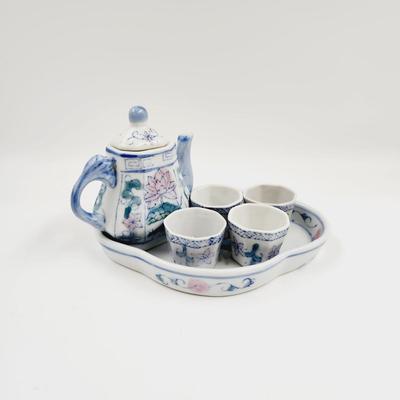 VINTAGE FANTASTIC PORCELAIN TEA SET