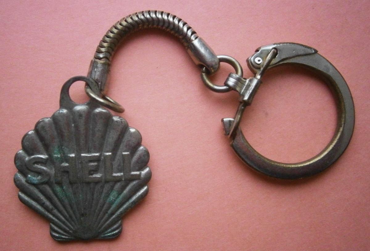 Vintage Shell Oil Advertising Keychain