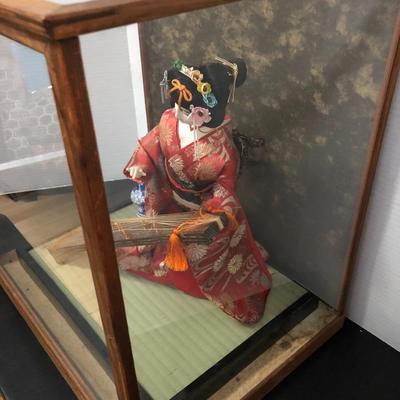 Rare Vintage Japanese NISHI Doll (ND) / GEISHA playing Koto with Large Glass Case