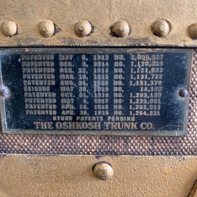 The Oshkosh Trunk Company Antique Trunk (B1-HS)