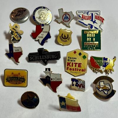 18 VINTAGE TEXAS PINS and BUTTONS