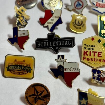 18 VINTAGE TEXAS PINS and BUTTONS