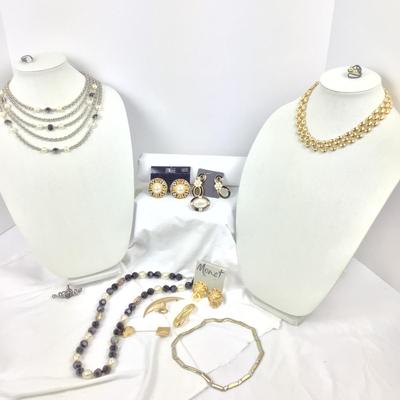 1120 Vintage Black White Gold Costume Jewelry Lot