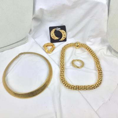 1121 Goldtone Costume Designer Jewelry