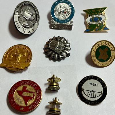 10 VINTAGE ASSORTED GUN CLUB AND SHOOTER'S ASSOCIATION PINS