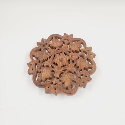 VINTAGE WOODEN CUT DESIGN TRIVET