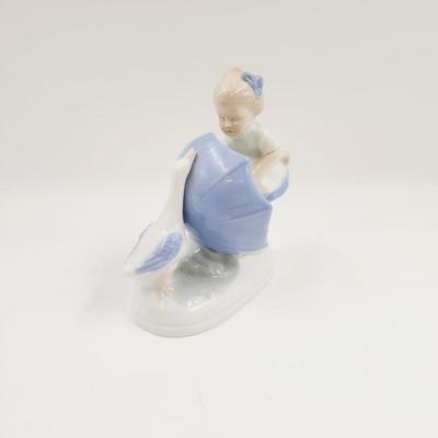VINTAGE PORCELAIN GIRL WITH GOOSE FIGURINE